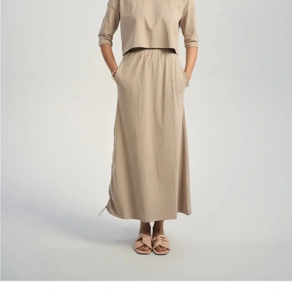 Chic Black Maxi Skirt for Women - Picture 4 of 5